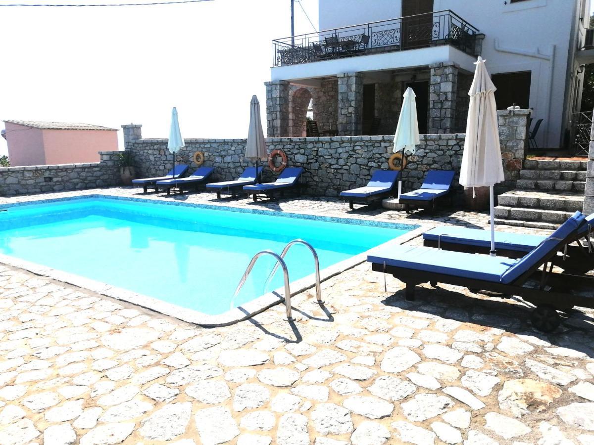 Malvazios Villas #4 Gythio Eksteriør billede